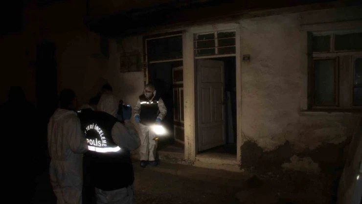 Babasını Öldürüp Sobada Yaktı