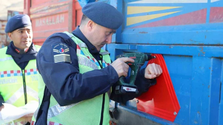 Çankırı'da Römorklara Reflektör Takıldı