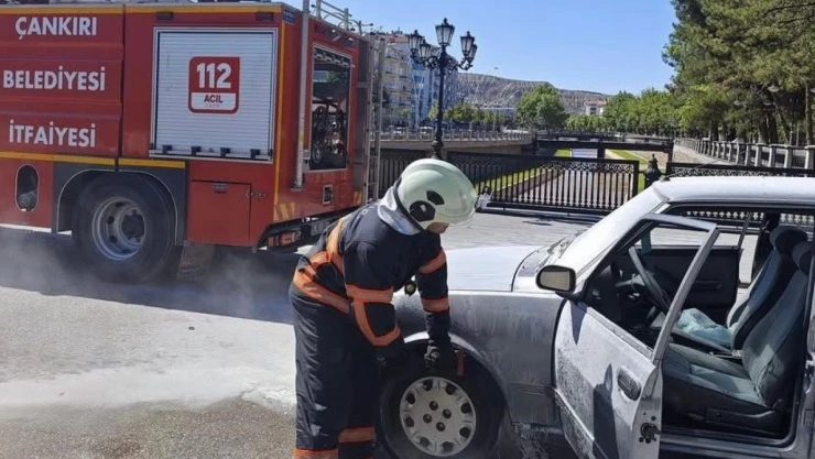 Çankırı'da Seyir Halindeki Otomobil Alev Aldı