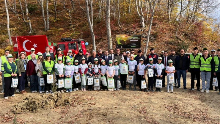 Çatalzeytin'de Fidanlar Toprakla Buluştu