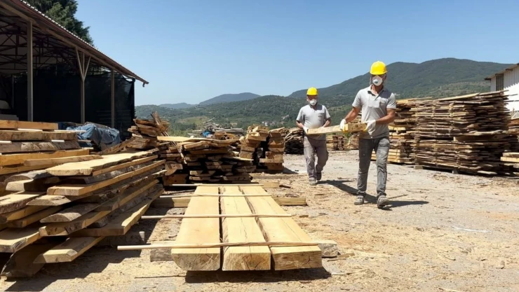 ÇAYBEL'den Sokak Hayvanlarına Bin Kulübe