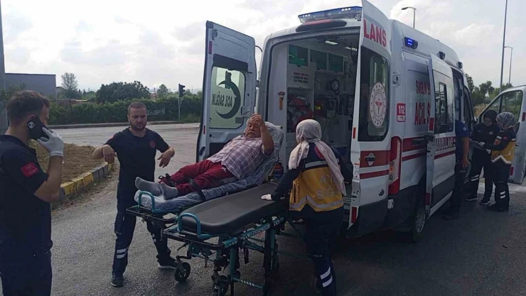 Ambulansla Otomobil Çarpıştı