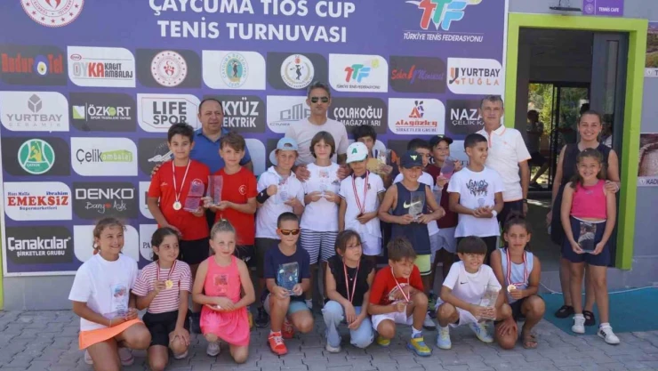 Çaycuma'da Minik Tenisçiler Kupa İçin Yarıştı
