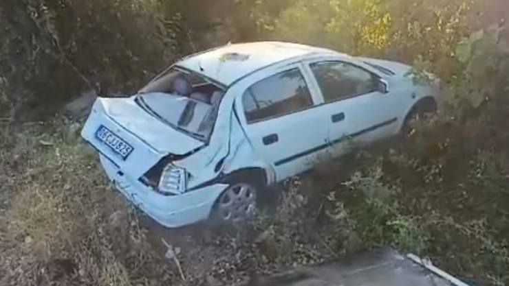 Çaycuma'da Otomobil Şarampole Uçtu