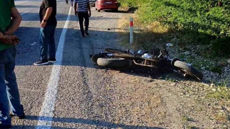 Çaycuma'da Otomobil Motosiklete Çarptı