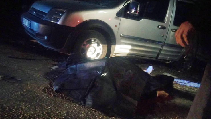 Cenazeye geldi, kazada hayatını kaybetti