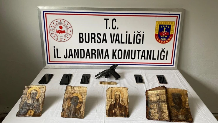 Ceylan Derisine Yazılı 2 Bin Yıllık İncil Ele Geçirildi