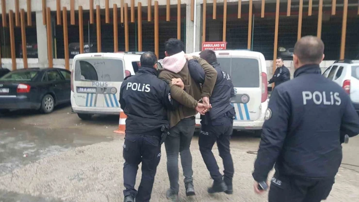 Cezaevine Girmemek İçin İstediği Olmayınca Hastaneyi Karıştırdı