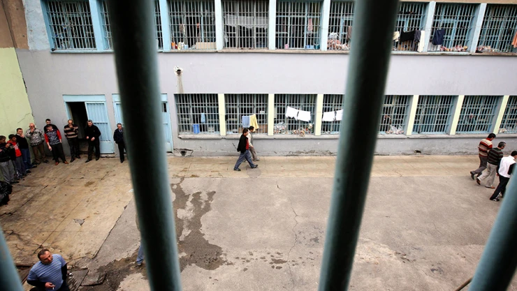 Cezaevlerinde 158 bin kişi var