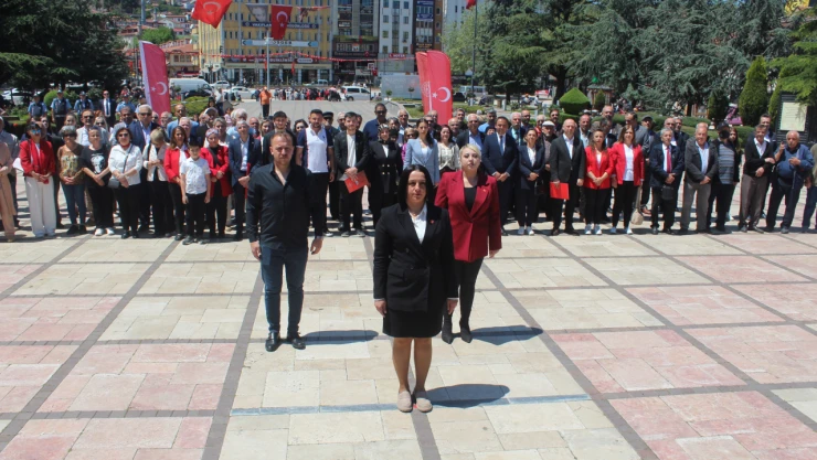 CHP, 19 Mayıs'ı Kutladı