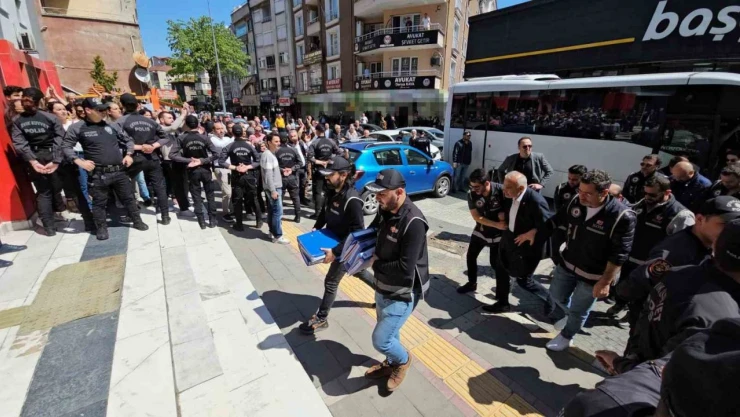 CHP'li Eski Belediye Başkanına Ev Hapsi