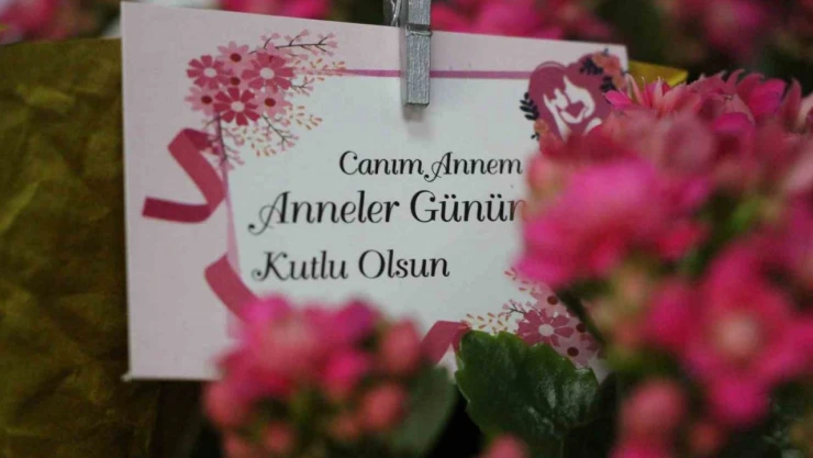 Çiçekçilerde Anneler Günü Yoğunluğu