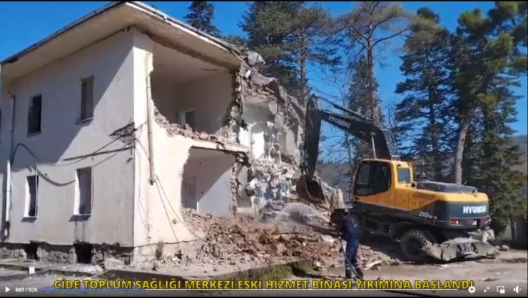 Cide'de Eski TSH Yıkılıyor