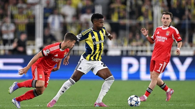 Cide'de Futbol Keyfi: Fenerbahçe – Benfica Maçı Sahilde Dev Ekranda