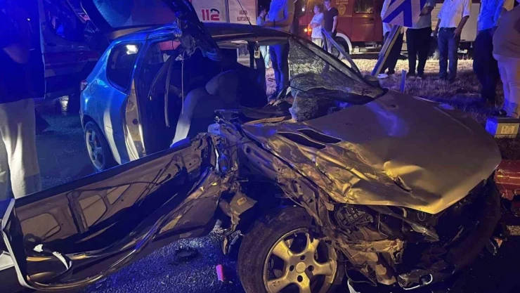 Civciv Taşıyan Tıra Otomobil Çarptı: 6 Yaralı