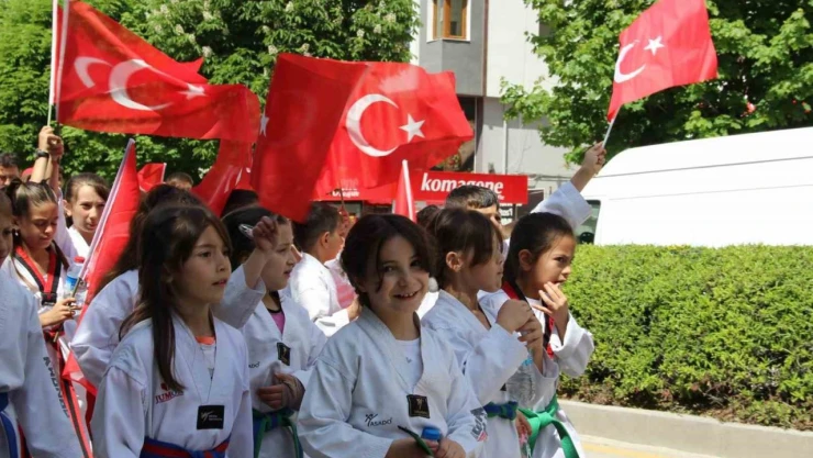 'Aile Haftası' İçin Yürüdüler