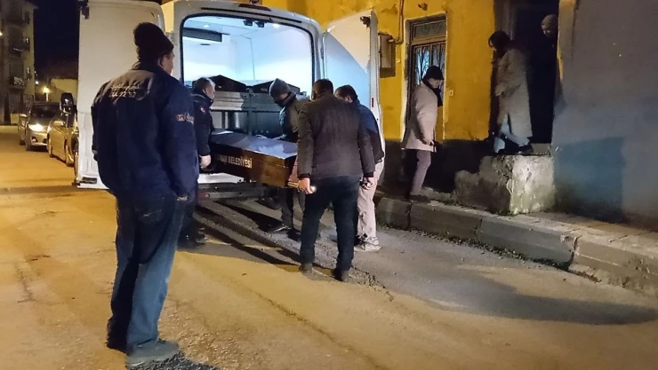 Evinde Ölü Bulundu