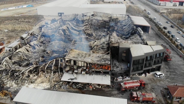 Yanan Fabrikadan Geriye Enkaz Kaldı