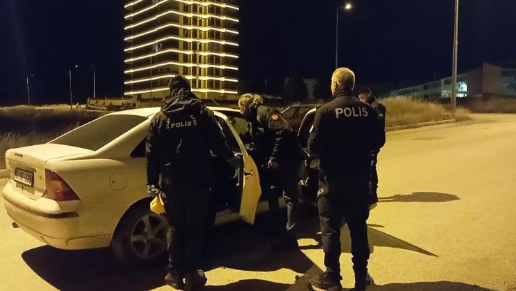 Çorum'da Aracın İçinde Oturan Şahıs, Silahla Vurularak Yaralandı