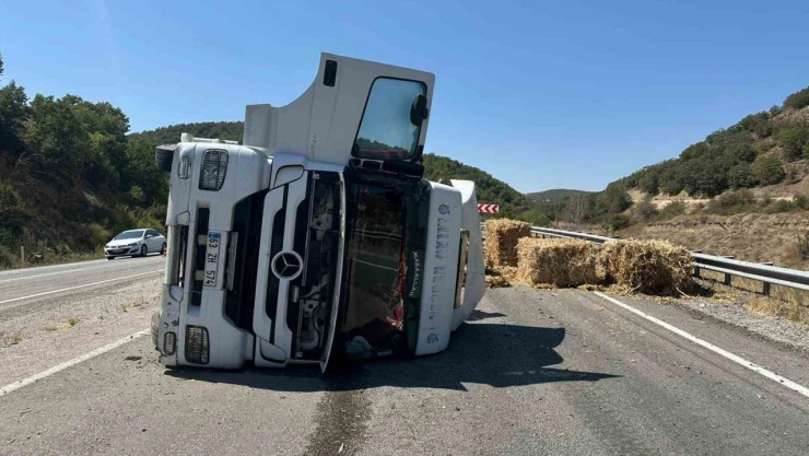 Çorum'da Tır Devrildi: 1 Yaralı