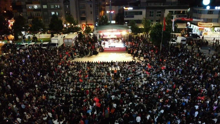 Çorum'da Binlerce Kişi 15 Temmuz Şehitlerini Andı