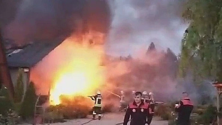 Çorum'da Çiçekçide Korkutan Yangın