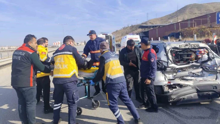 Çorum'da Cip İle Kamyon Çarpıştı: 5 Yaralı