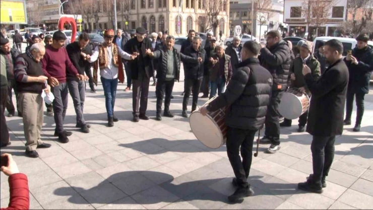 Ramazanın Gelişini Halay Çekerek Kutladılar