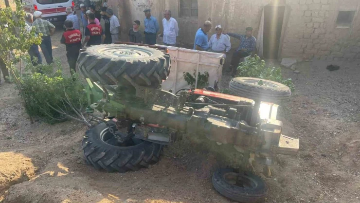 Çorum'da Devrilen Traktörün Sürücüsü Yaralandı