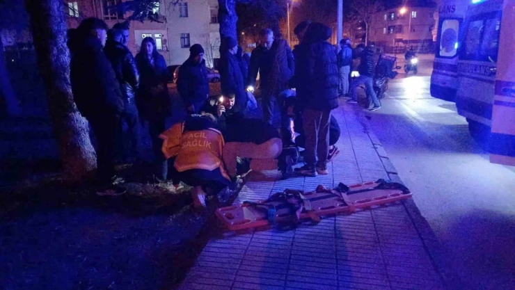 Çorum'da Motosiklet İle Hafif Ticari Araç Çarpıştı: 2 Yaralı