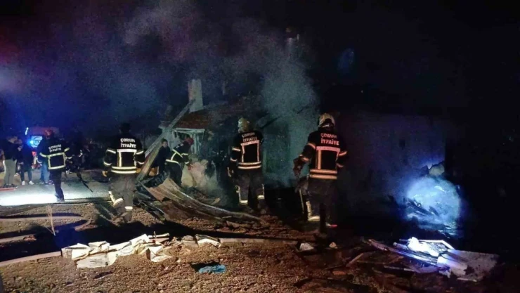 Çorum'da Müstakil Ev Alev Alev Yandı