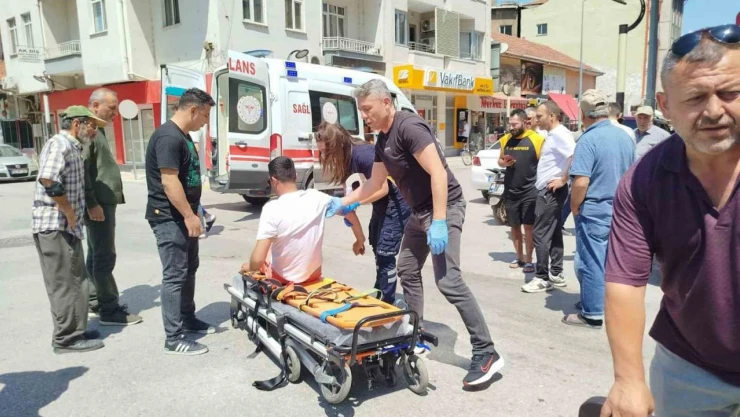 Çorum'da Otomobil İle Motosiklet Çarpıştı: 1 Yaralı