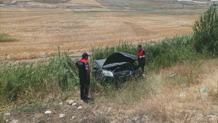 Çorum'da Otomobil Şarampole Uçtu: 2 Yaralı