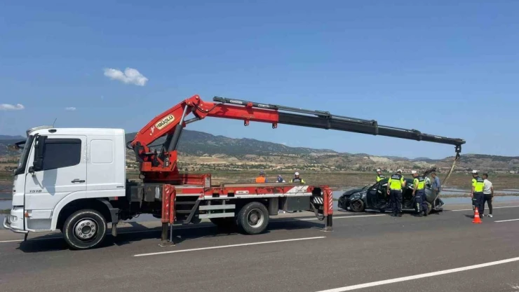 Çorum'da Otomobil Sulama Kanalına Devrildi: 1'i Bebek, 3 Yaralı