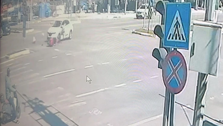 Otomobille Motosiklet Çarpıştı: 1 Yaralı