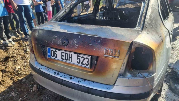Çorum'da Park Halindeki Araç Alev Alev Yandı