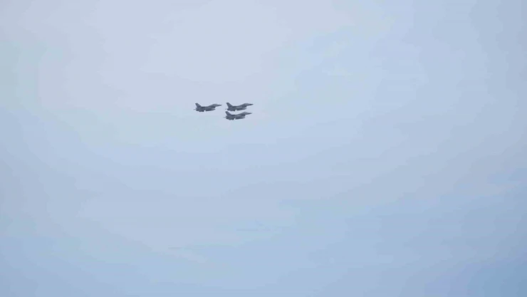 Çorum'da Prova Uçuşu Yapan Savaş Uçakları Nefes Kesti