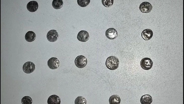 Çorum'da Şüpheli Araçtan 26 Adet Sikke Çıktı