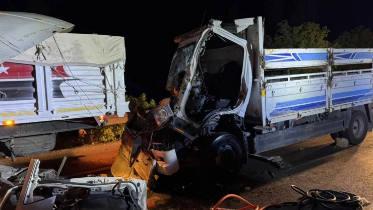 Tırla Çarpışan Kamyon Sürücüsü Hayatını Kaybetti