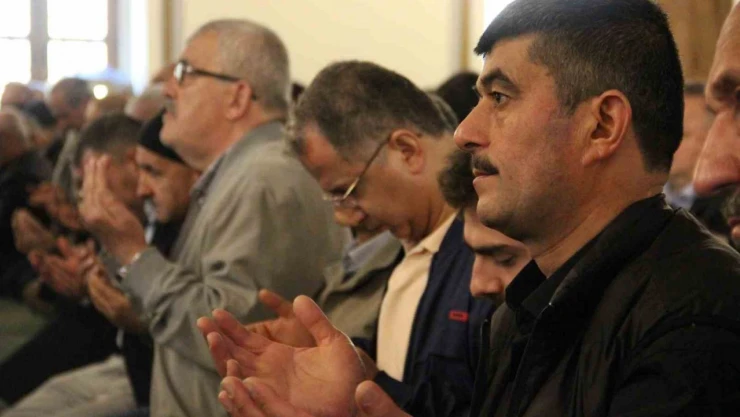 Çorum'da Bayram Coşkusu: Camiler Hınca Hınç Doldu