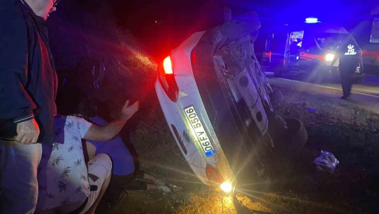 Çorum'da Virajı Alamayan Otomobil Devrildi: 5 Yaralı