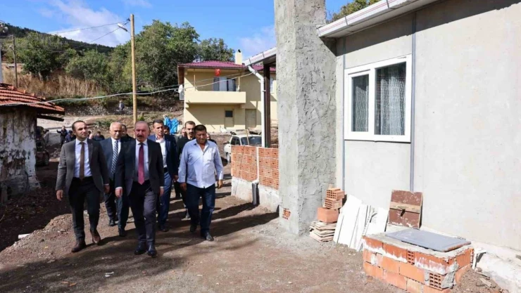 Yangında Evlerini Kaybeden Aileler Yeni Yuvalarına Kavuştu