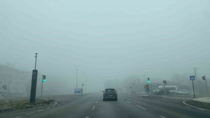 Çorum'da Yoğun Sis Ulaşımı Olumsuz Etkiledi