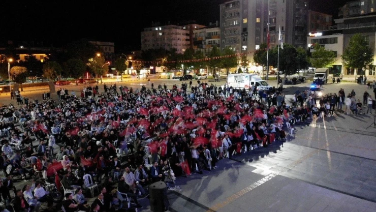 Çorum'da Yüzlerce Vatandaş '12 Dev Adam'ı Destekledi