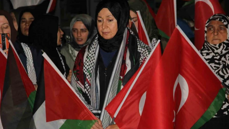 Çorum'da Yüzlerce Vatandaş İsrail'i Protesto Etti