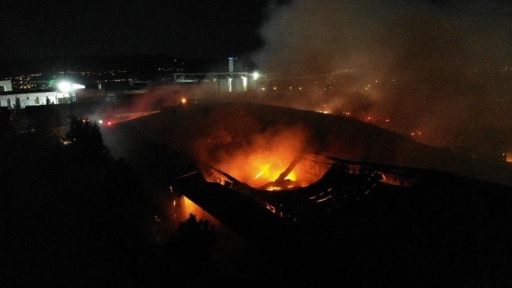 Çorum'daki Tekstil Fabrikası Yangını Kontrol Altına Alındı