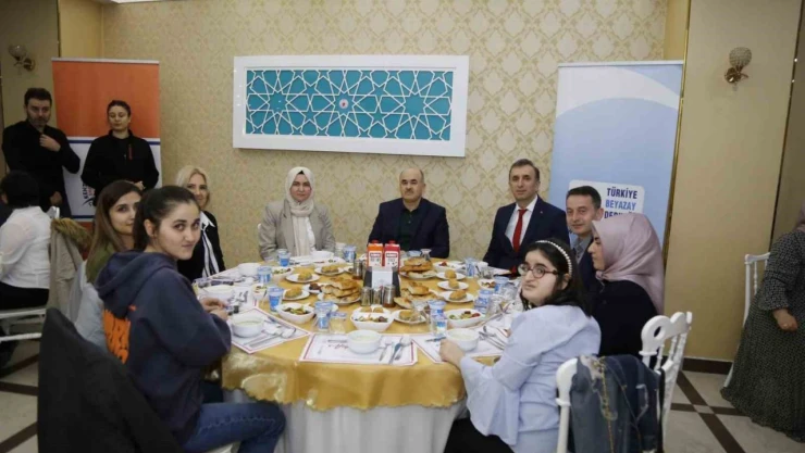 Vali Dağlı'dan Özel Gereksinimli Bireylere Özel İlgi