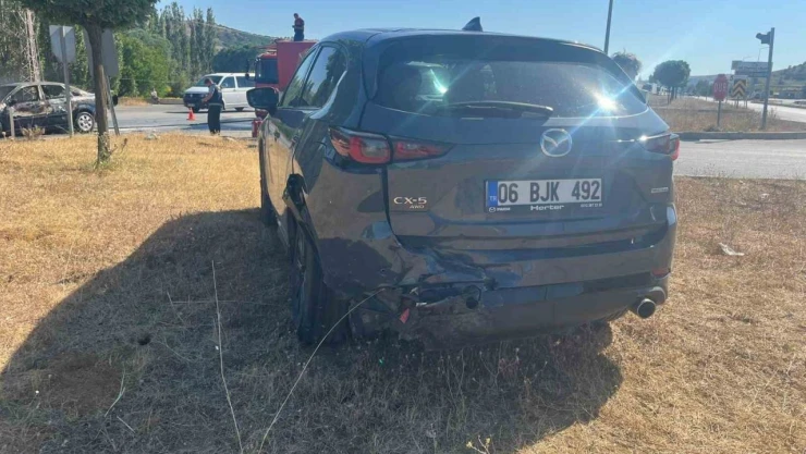 Çorumda 2 Otomobil Çarpıştı: 4 Yaralı