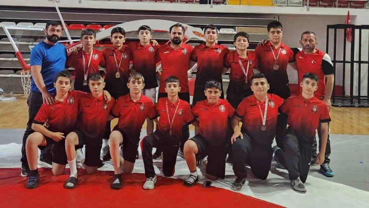 Çorumlu Güreşçilerden Büyük Başarı