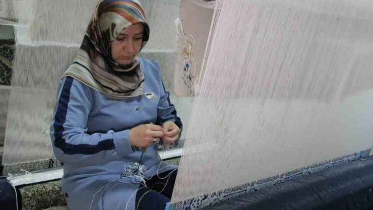 Çorumlu Kadınlar İpeği Sanata Dönüştürüyor